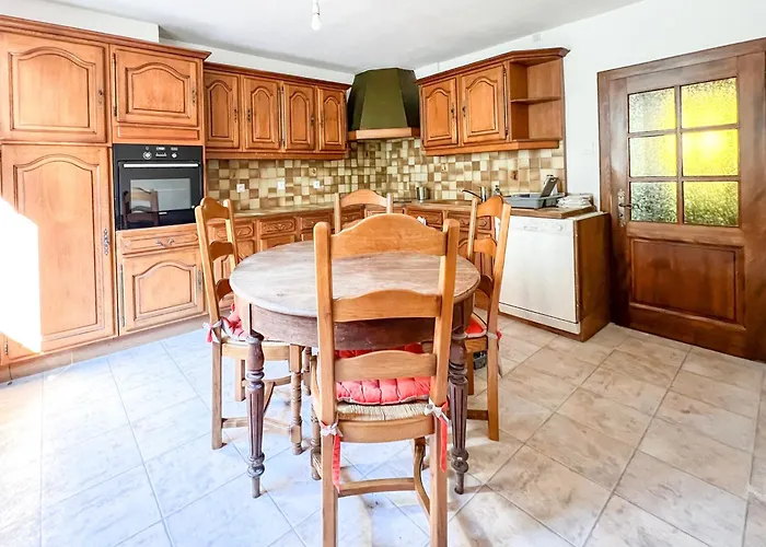 Appartement & Quiet, Full For 8 Tresor Cache