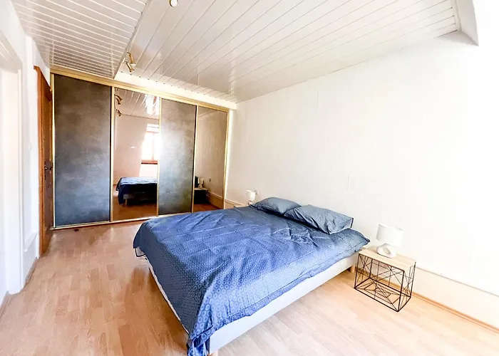 Appartement & Quiet, Full For 8 Tresor Cache